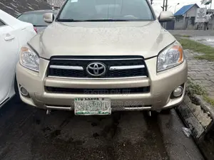 Toyota RAV4 2009 Gold