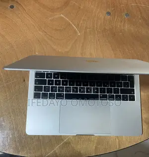 Laptop Apple MacBook Pro 2017 8GB Intel Core i5 HDD 256GB