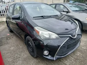 Toyota Yaris L Hatchback 5dr 2015 Blue