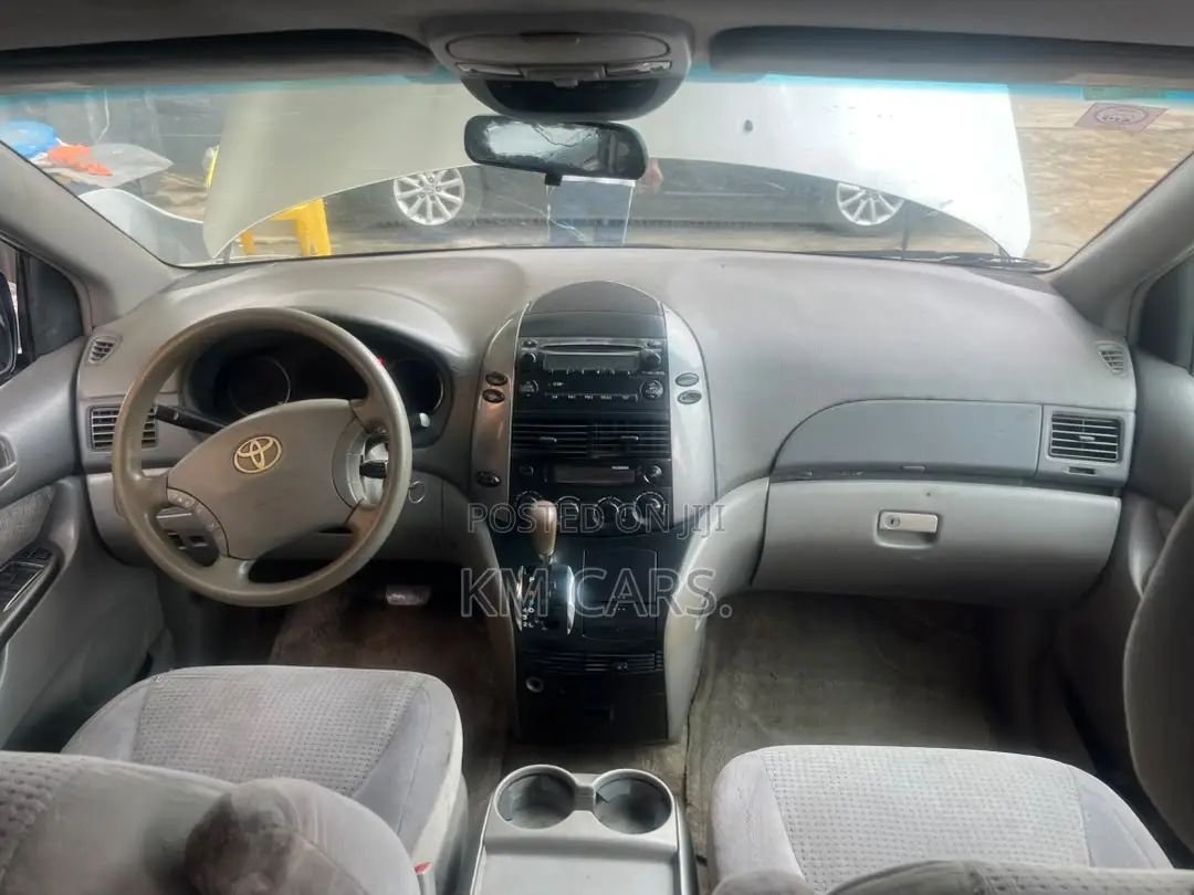 Toyota Sienna 2006 Gold