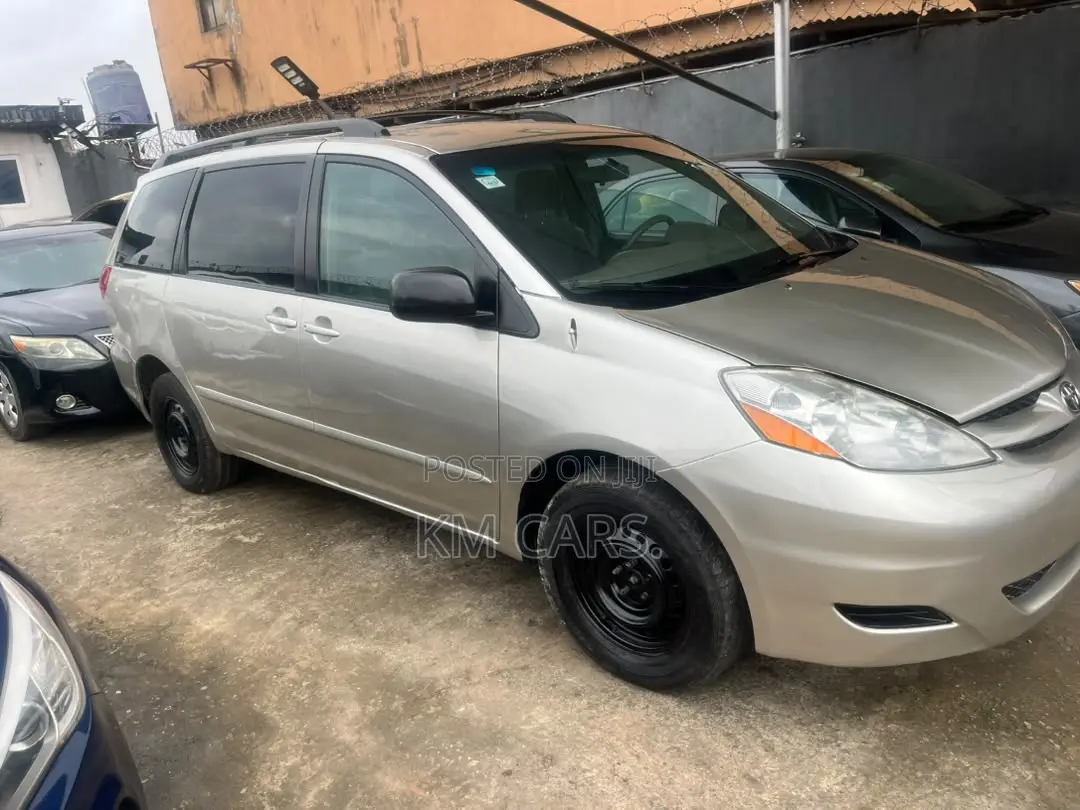 Toyota Sienna 2006 Gold