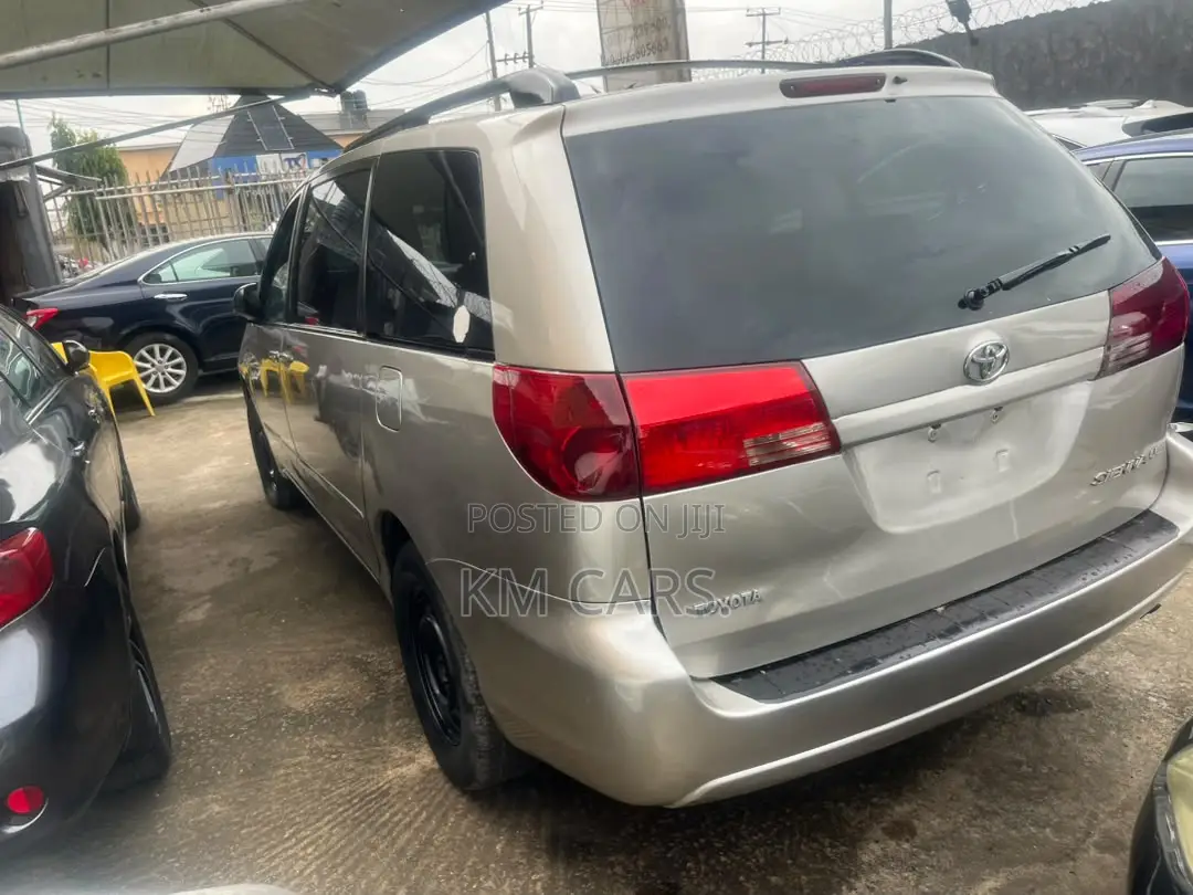Toyota Sienna 2006 Gold