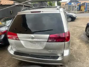 Toyota Sienna 2006 Gold