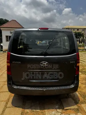 Hyundai H200 2011 Gray
