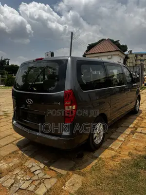 Hyundai H200 2011 Gray