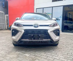 New Toyota RAV4 XLE AWD 2024 Gold