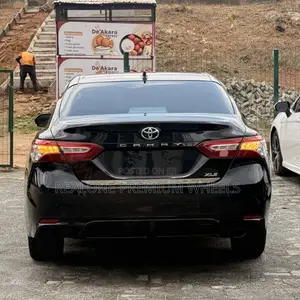 Toyota Camry XLE (2.5L 4cyl 8A) 2019 Black