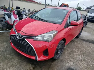 Toyota Yaris L Hatchback 5dr 2015 Red