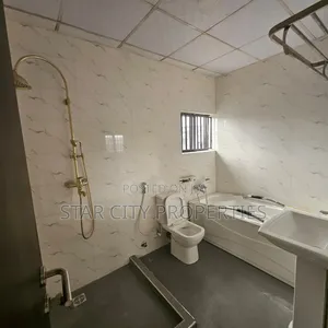 5bdrm Townhouse / Terrace in Ketu for rent