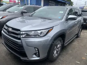 Toyota Highlander XLE 4dr SUV AWD (3.5L 6cyl 6A) 2015 Silver