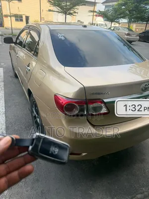 Toyota Corolla 2013 Gold
