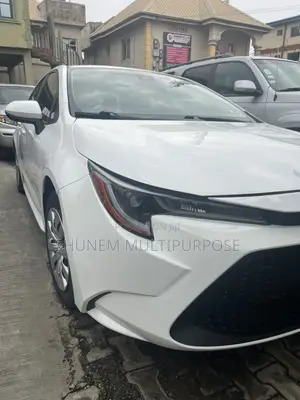 Toyota Corolla LE 2020 White