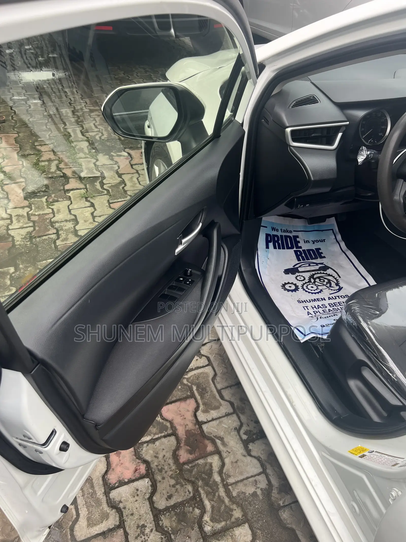 Toyota Corolla LE 2020 White