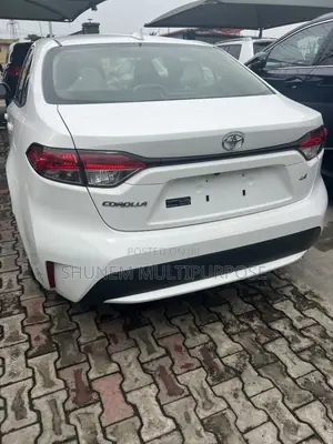 Toyota Corolla LE 2020 White
