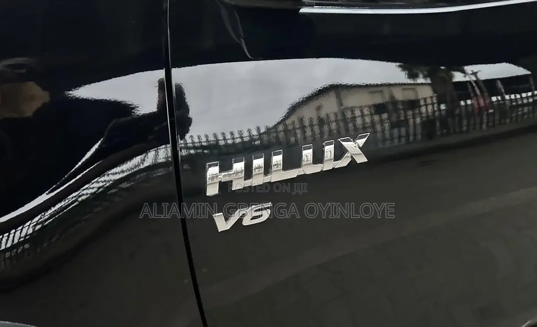 Toyota Hilux 2024 Black