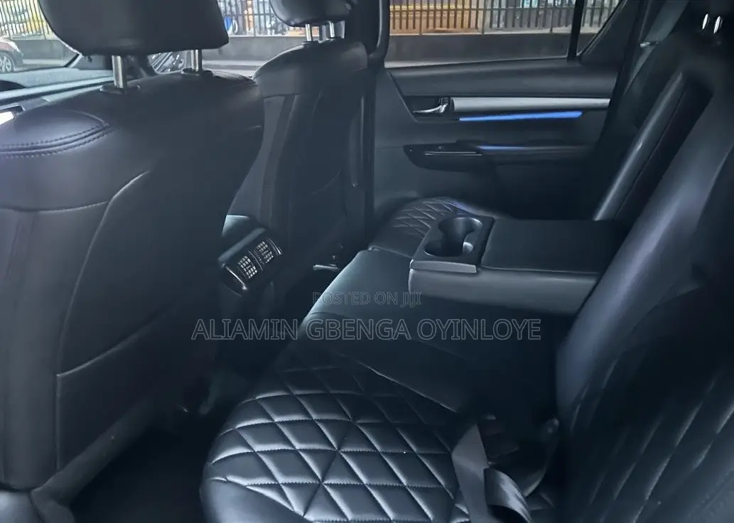 Toyota Hilux 2024 Black