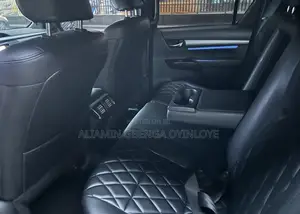 Toyota Hilux 2024 Black