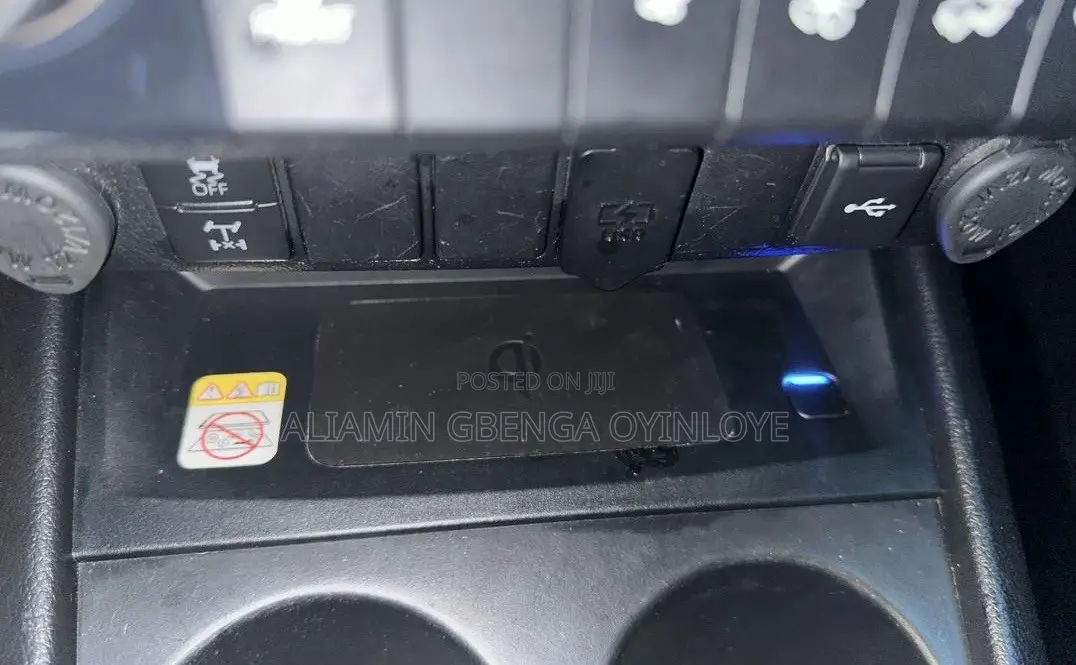 Toyota Hilux 2024 Black