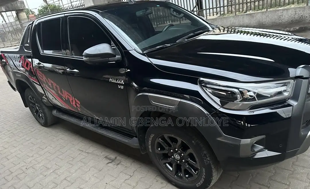 Toyota Hilux 2024 Black