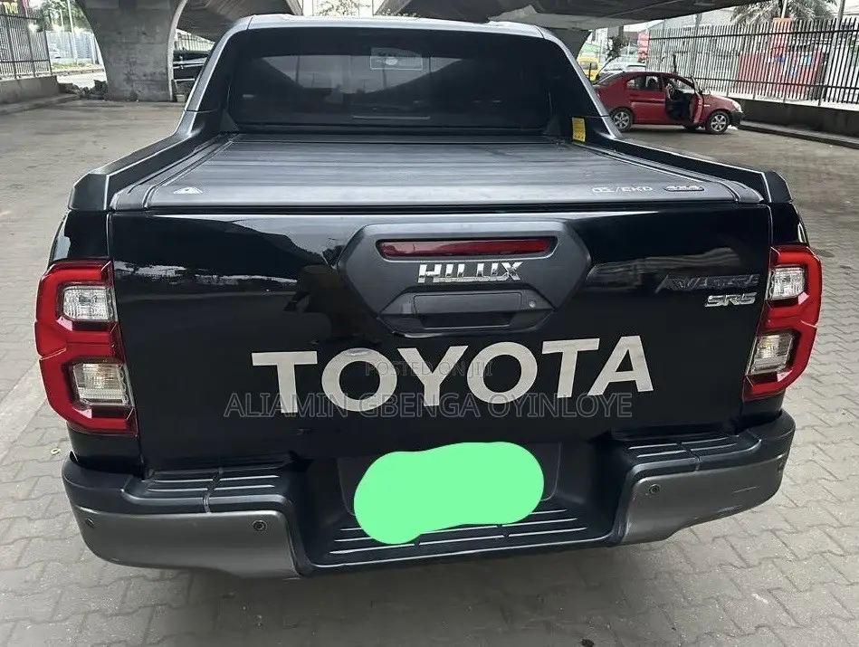 Toyota Hilux 2024 Black
