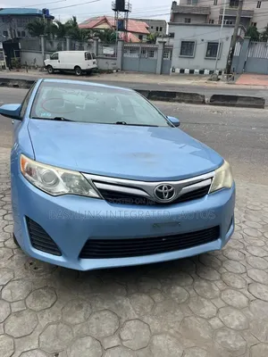 Toyota Camry LE 4dr Sedan (2.5L 4cyl 6A) 2012 Blue