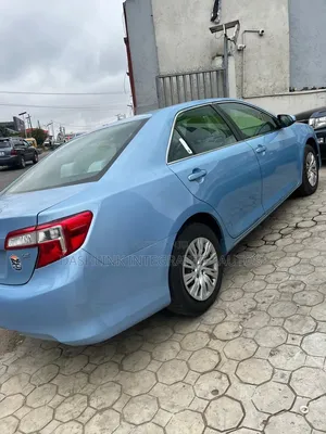 Toyota Camry LE 4dr Sedan (2.5L 4cyl 6A) 2012 Blue