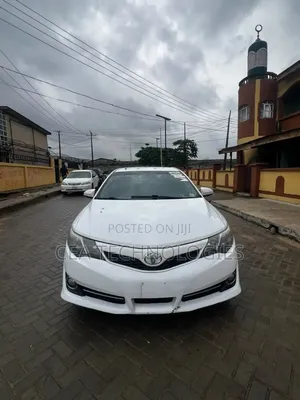 Toyota Camry SE Sport 4dr Sedan (2.5L 4cyl 6A) 2014 White