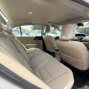 Honda Accord Touring V6 4dr Sedan FWD (3.5L 6cyl 6A) 2017 White