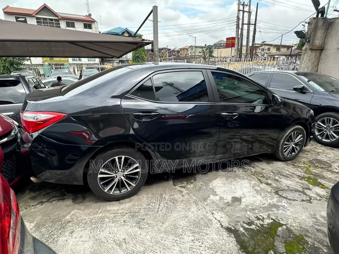 Toyota Corolla 2016 Black