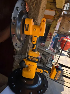 DeWALT Cordless Wall Smoothing Machine / Plastering Trowel – 2 Batter