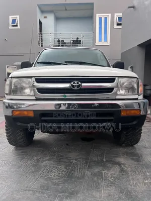 Toyota Tacoma Base V6 4x2 Xtracab 121.9 in. WB 1999 White