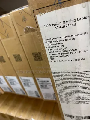 New Laptop HP Pavilion 17 8GB Intel Core i5 SSD 512GB