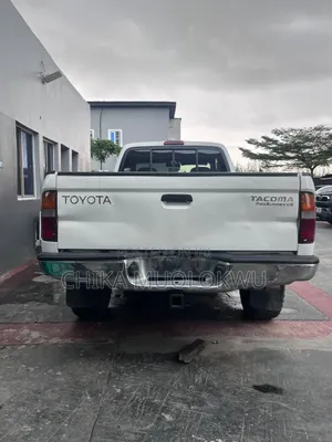 Toyota Tacoma Base V6 4x2 Xtracab 121.9 in. WB 1999 White