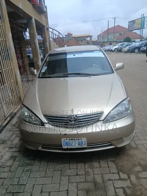 Toyota Camry LE 4dr Sedan (2.4L 4cyl 4A) 2004 Gold