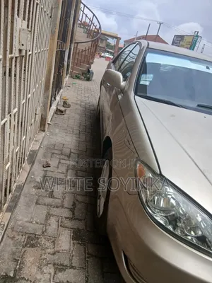 Toyota Camry LE 4dr Sedan (2.4L 4cyl 4A) 2004 Gold