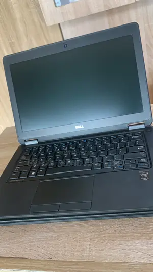New Laptop Dell Latitude 12 7250 8GB Intel Core i5 SSD 128GB