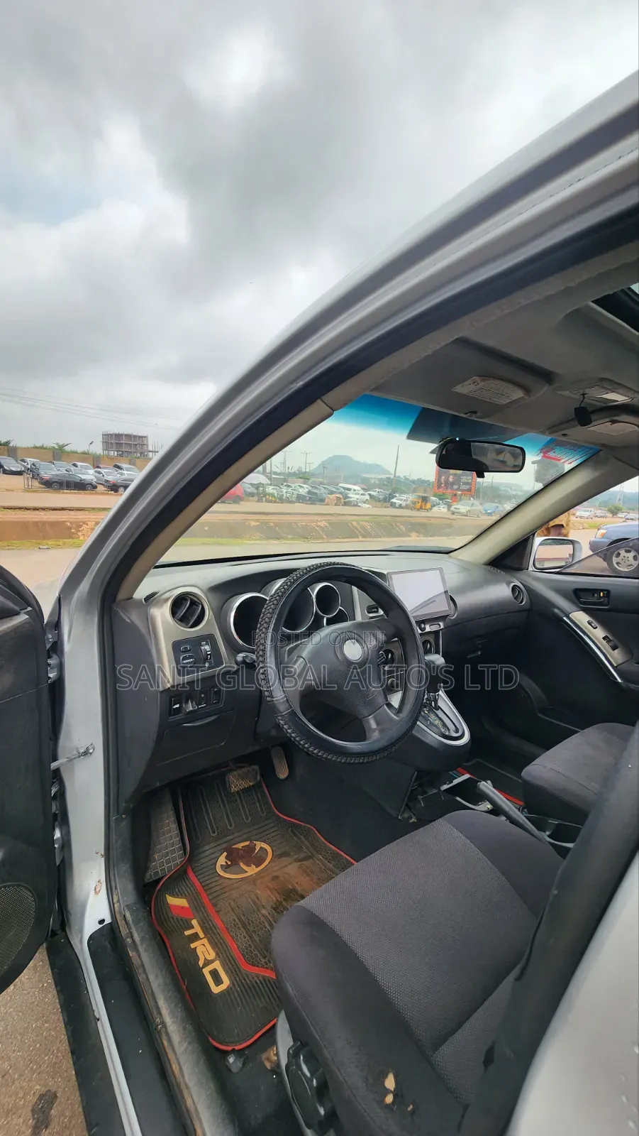 Pontiac Vibe Automatic 2004 Silver