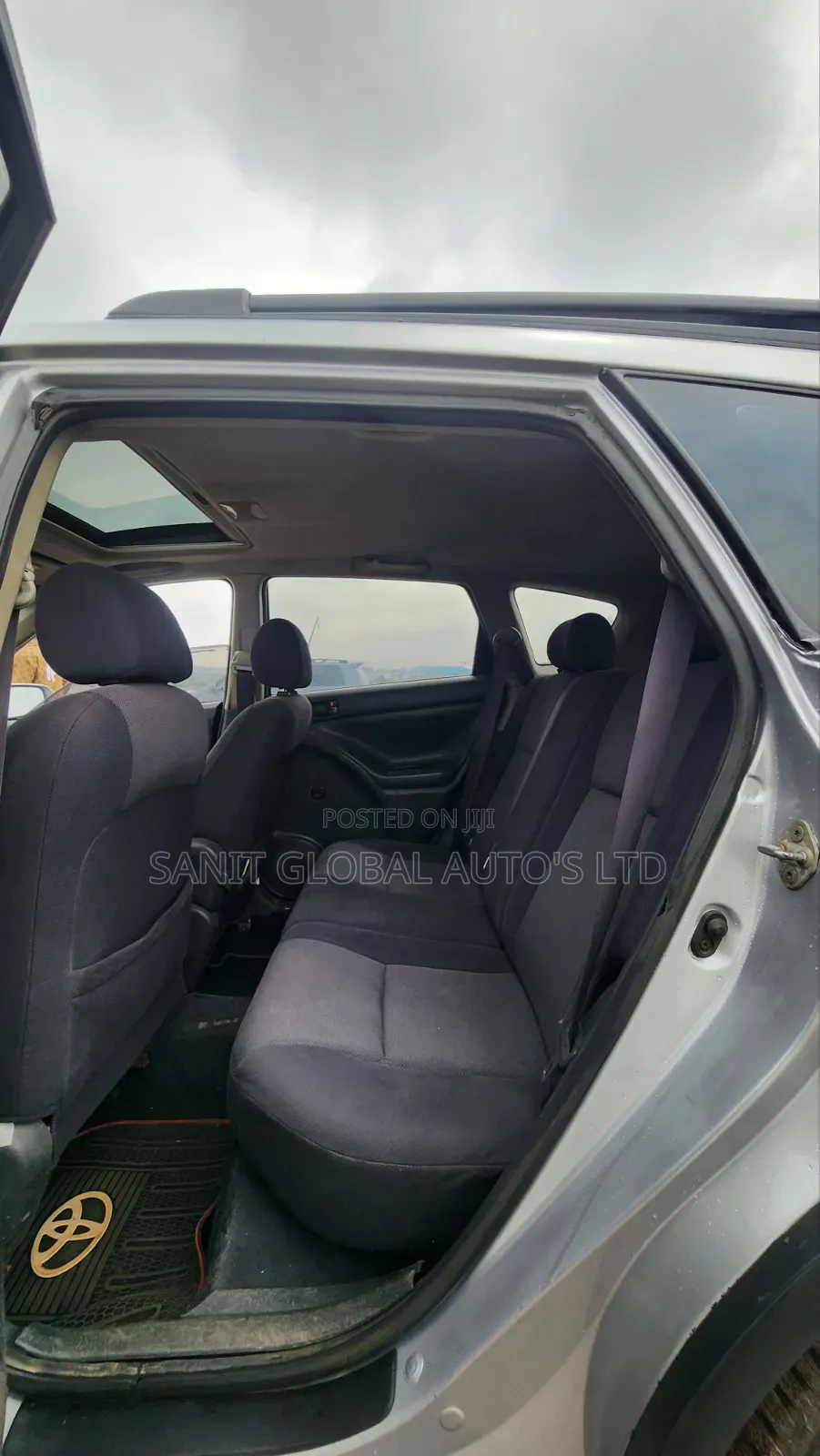 Pontiac Vibe Automatic 2004 Silver