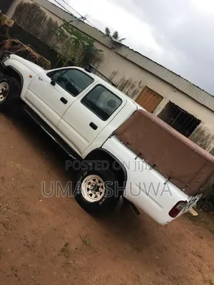 Toyota Hilux 1998 White