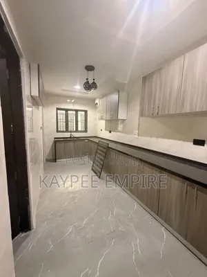 3bdrm Block of Flats in Wuye for rent