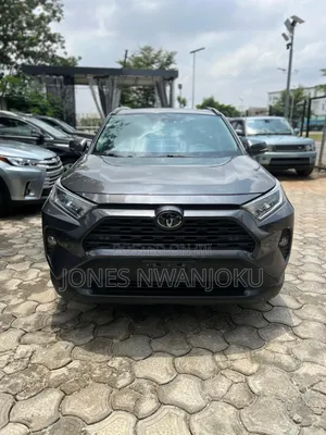 Toyota RAV4 XLE FWD 2019 Gray