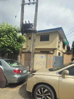 3bdrm Block of Flats in Boet Adeniyi Jones for sale
