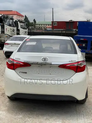 Toyota Corolla 2018 White