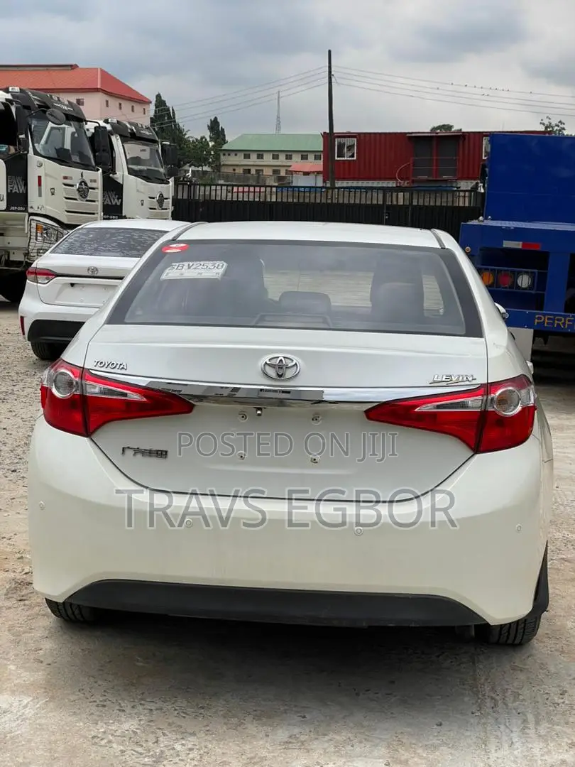 Toyota Corolla 2018 White