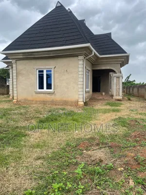 3bdrm Bungalow in Akure for sale