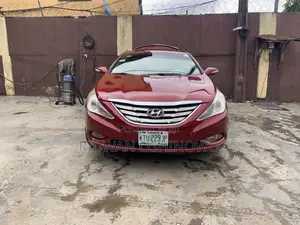 Hyundai Sonata Limited Sedan FWD (2.4L 4cyl 6A) 2012 Red