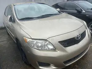 Toyota Corolla LE 4dr Sedan (1.8L 4cyl 4A) 2010 Gold