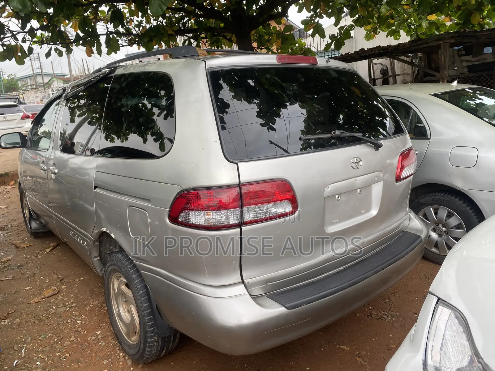 Toyota Sienna 2002 Silver