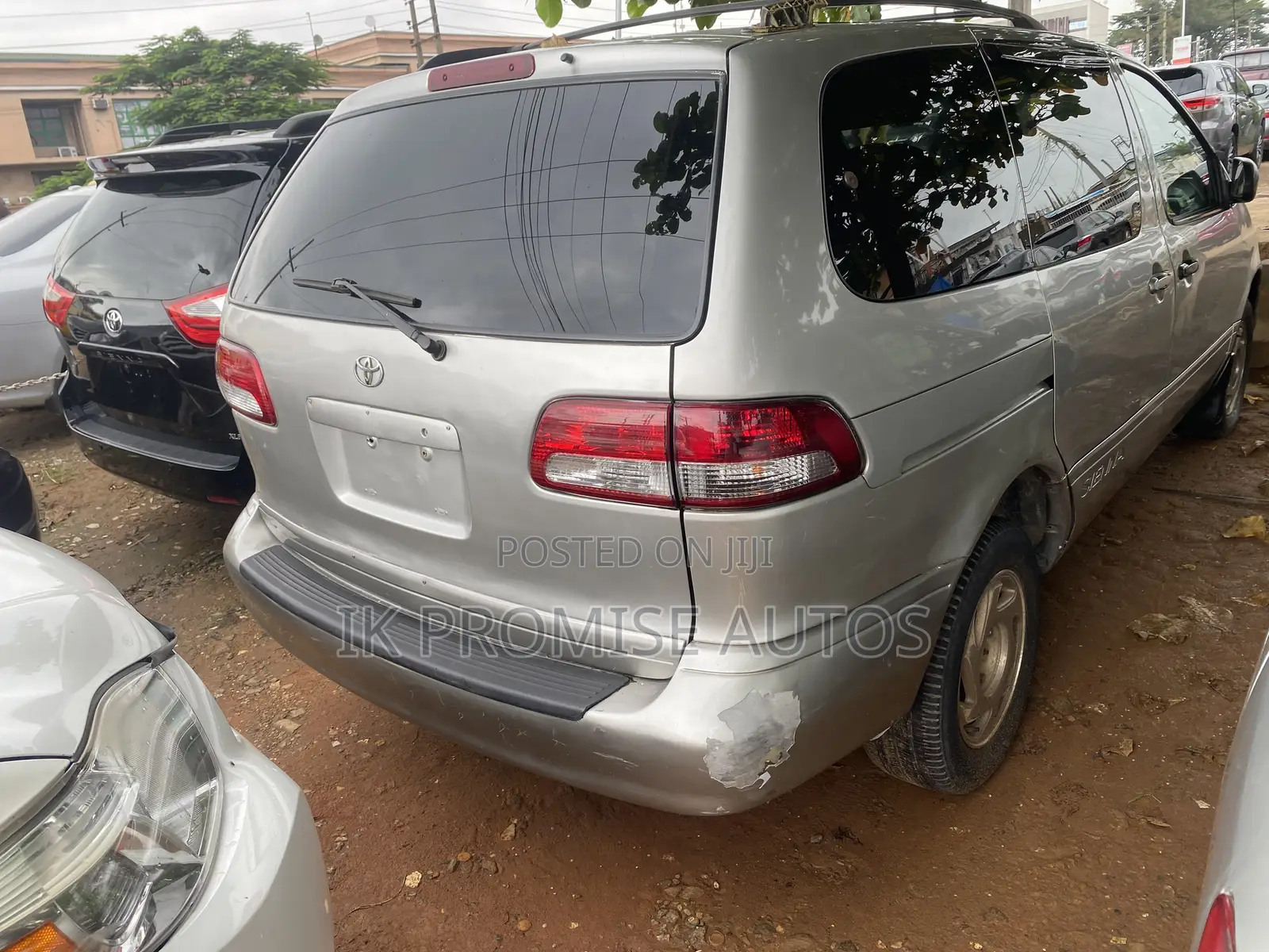 Toyota Sienna 2002 Silver