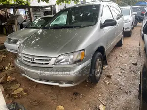 Toyota Sienna 2002 Silver